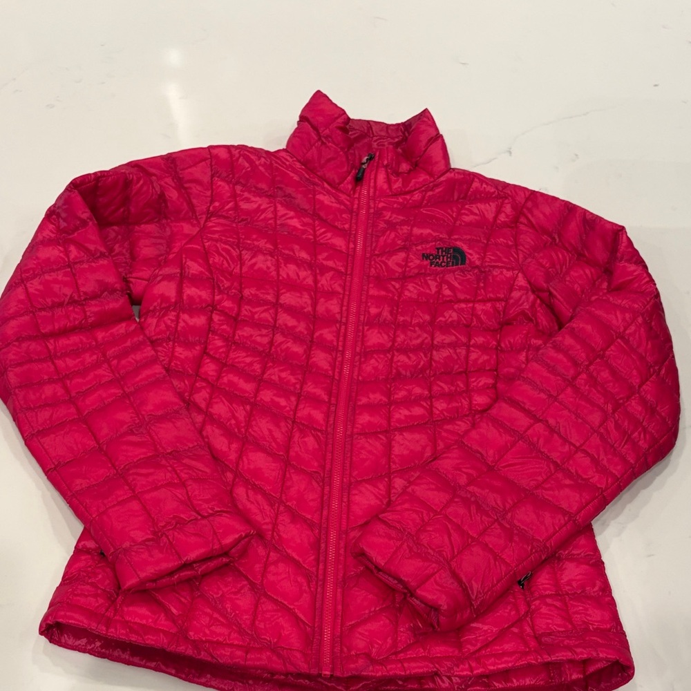 The North Face women’s Fuchsia Puffer down Jacket